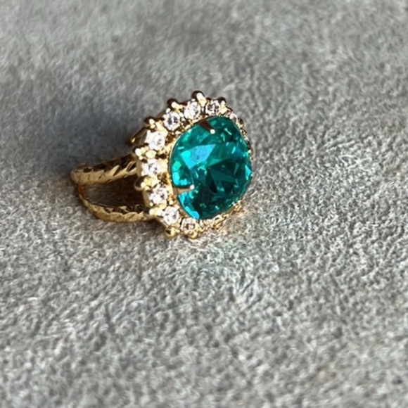 Stunning Sorrelli Adjustable Ring - Picture 1 of 10